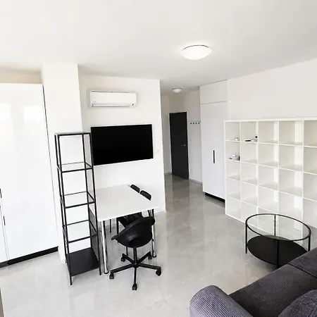 Apartamento 2 With Ac, Vienna Gate 4 *